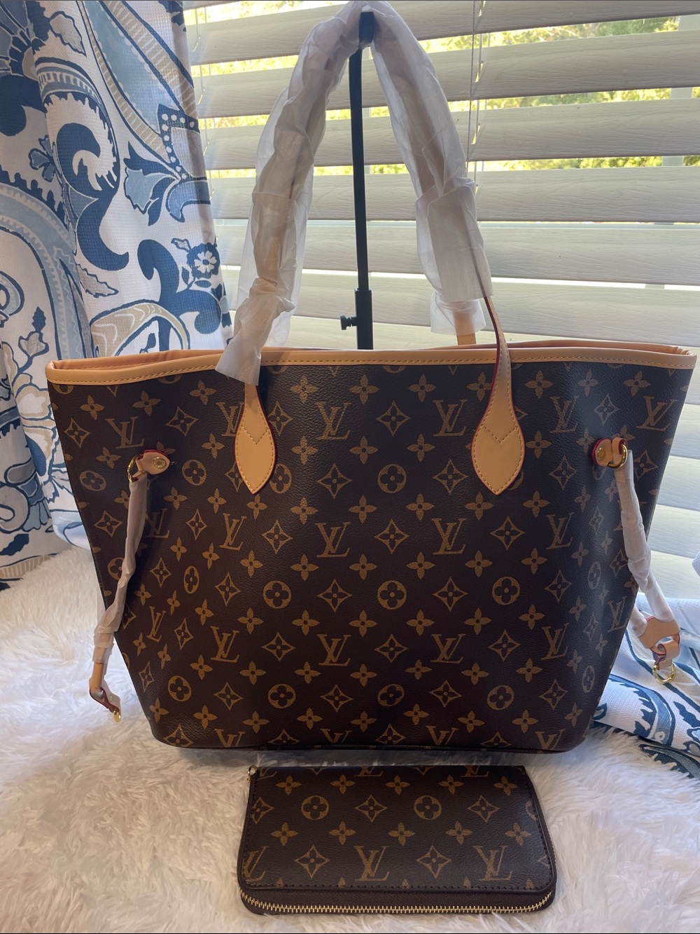 NEW Louis Vuitton Monogram Neverfull Tote in Brown with Natural Vachetta Trim
